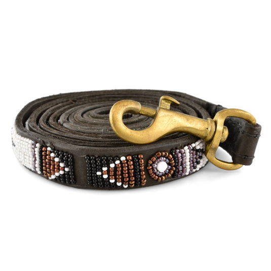 Perle hundeline, håndlavet, læder og messing fra Arthurs Barf i Hørsholm