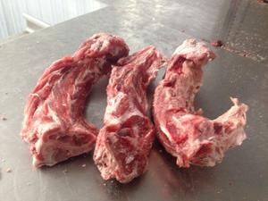 Kødben fra lam med masser af kød - Kragborg fra Arthurs Barf i Hørsholm