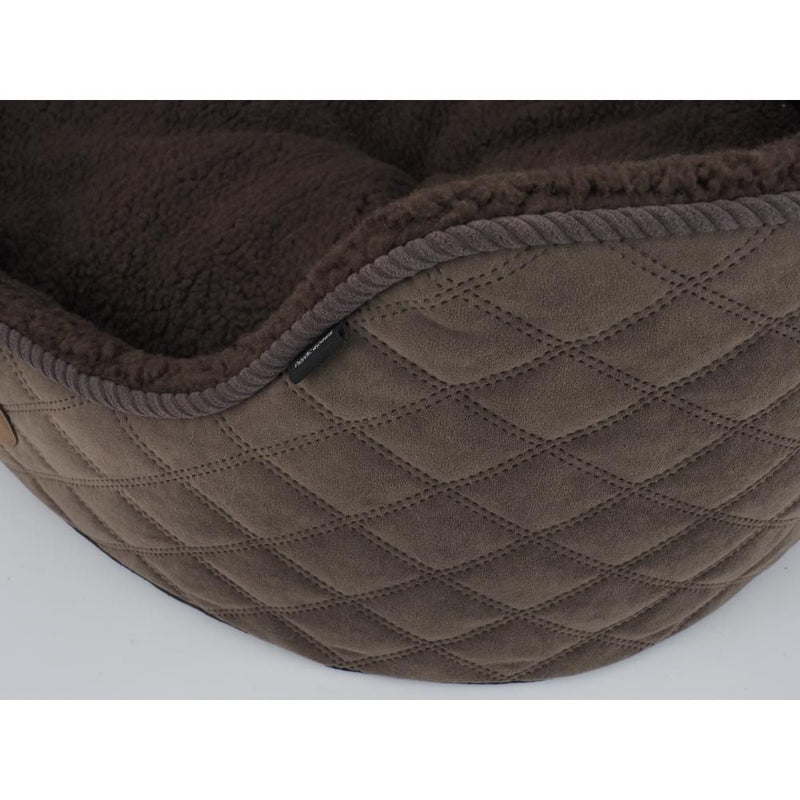 Indlæs billede i Gallery Viewer, Nordic Paws Jagt Fleece Hundeseng – Blød &amp; Varm Hundekurv i Brun
